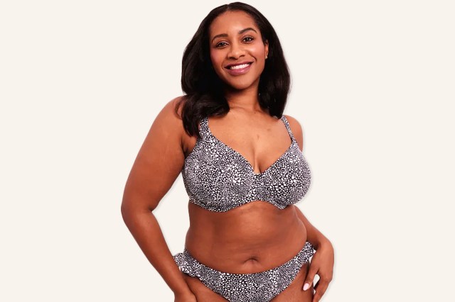 Black woman in a black and white bikini