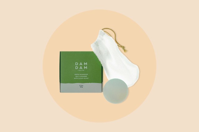 Damdam Tokyo Snow Mushroom Pore Cleanser With Exfoliating Glove